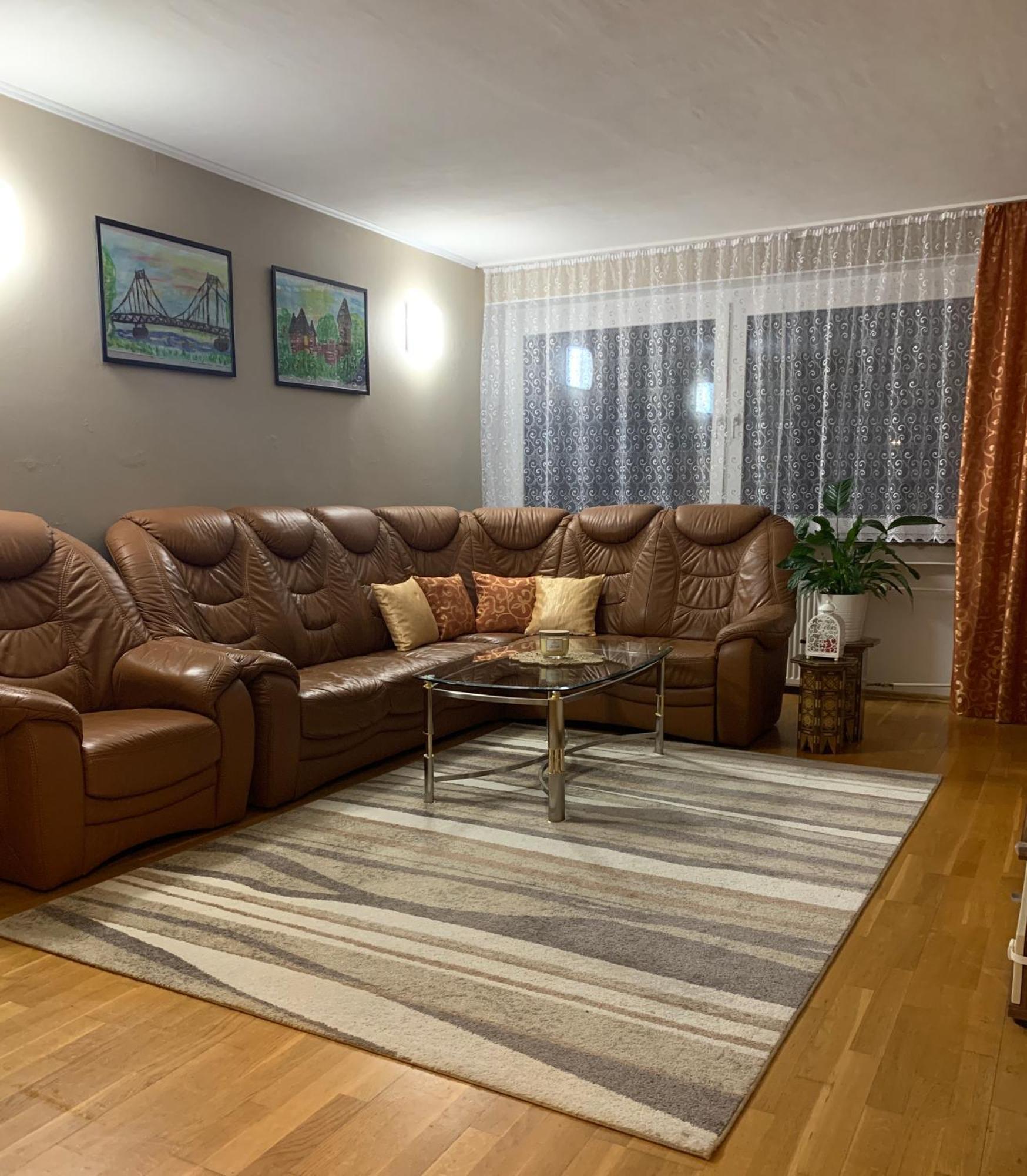 Leon'S Apartment Крефелд Екстериор снимка
